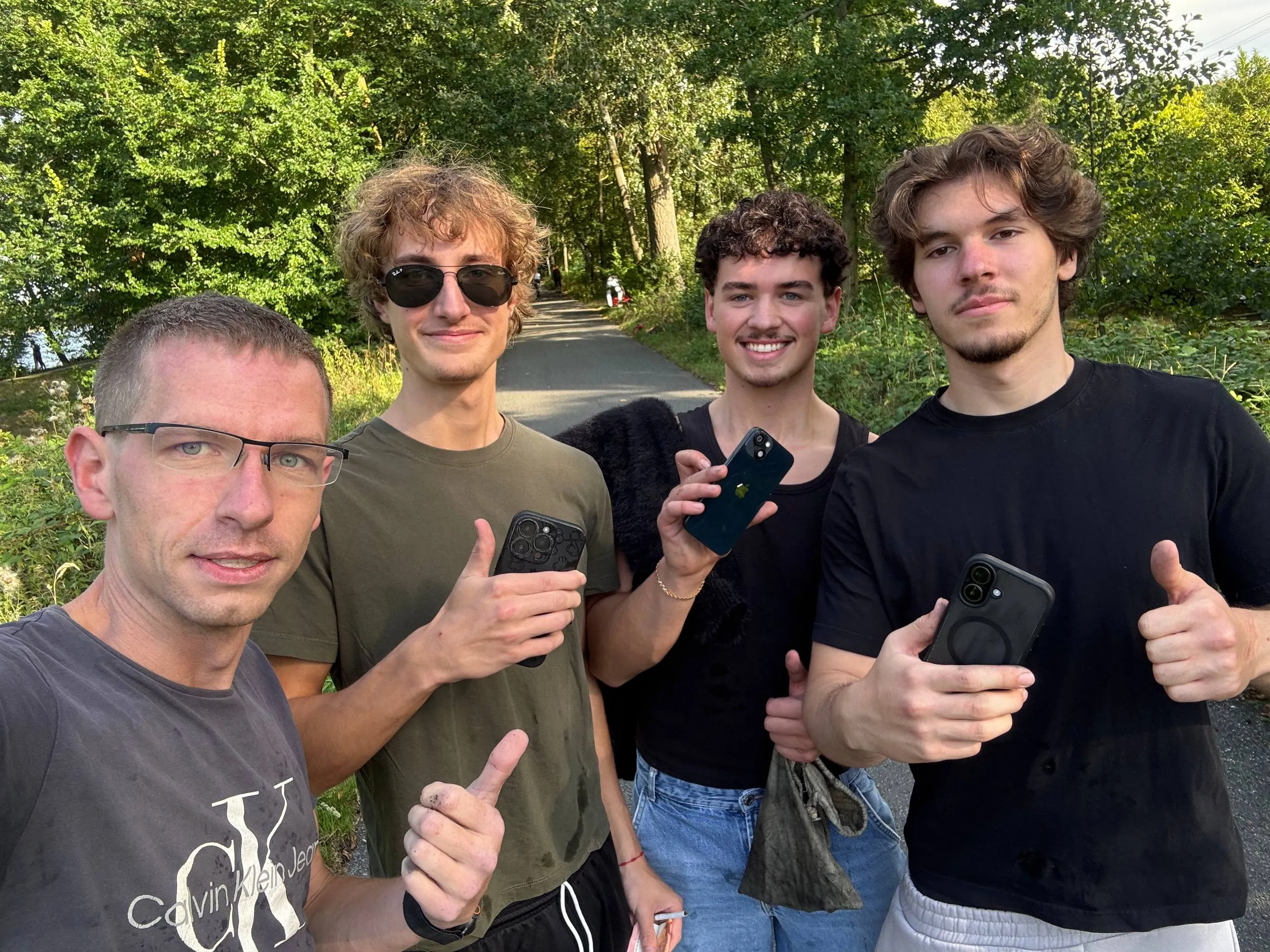 Drei Handys aus dem Schlamm bei Bremen geborgen
