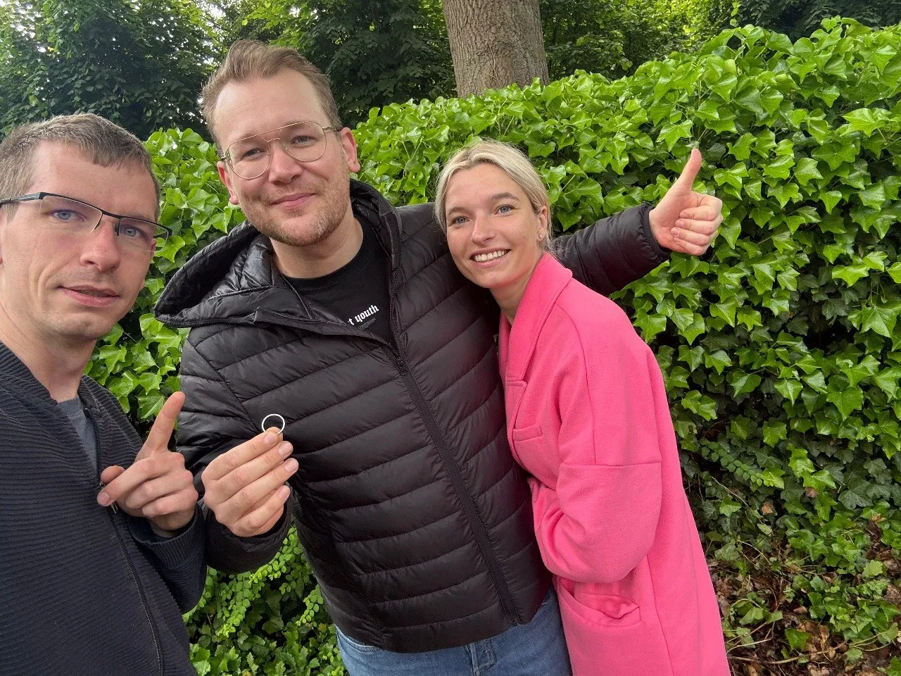 Ring in Bremen aus Efeuhecke geborgen