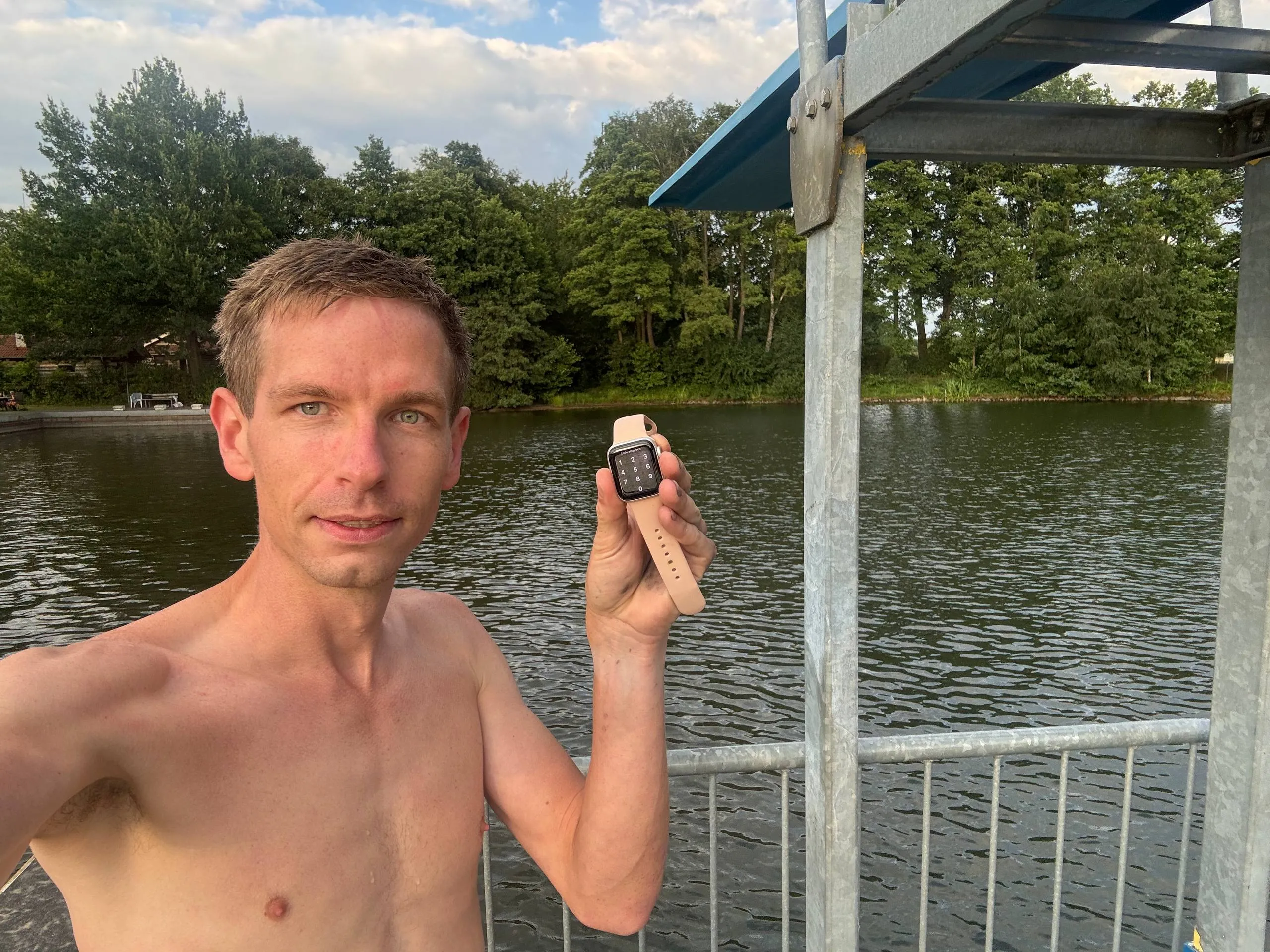 Apple Watch am Drei-Meter-Brett in Düshorn geborgen