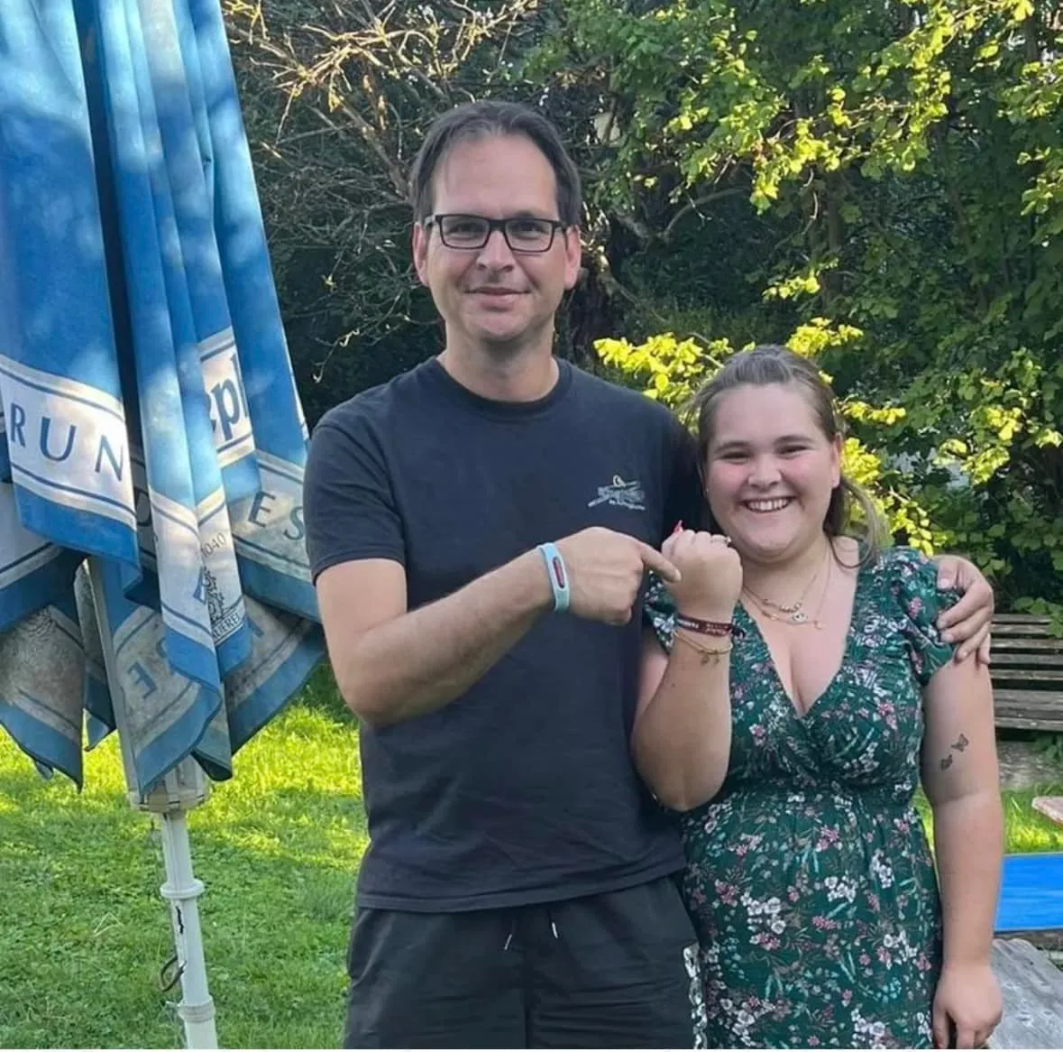 Schnelle Rettung im Garten: Ein Verlobungsring kehrt zurück
