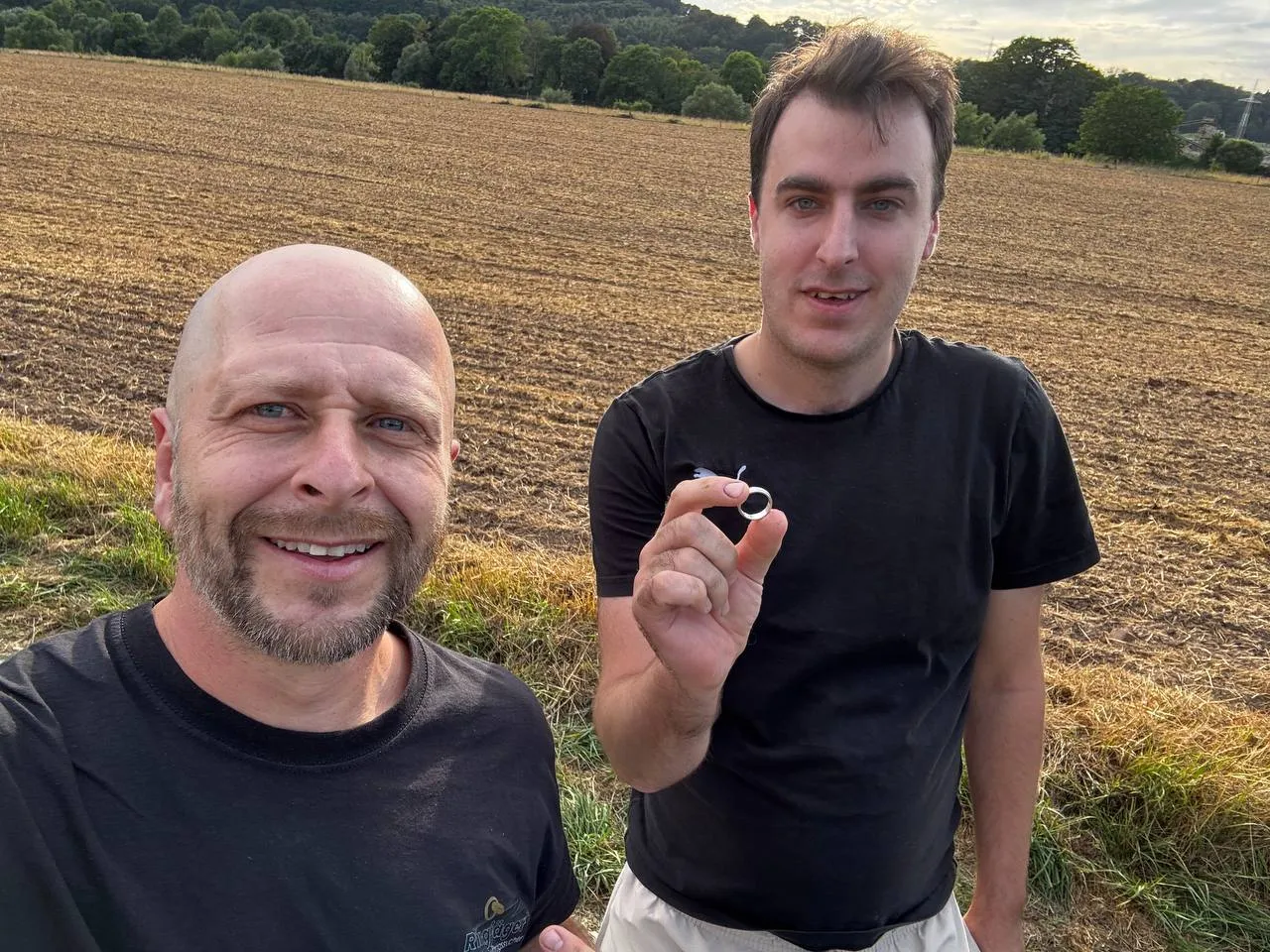 Ehering aus der Weser bei Vlotho zurück beim Besitzer