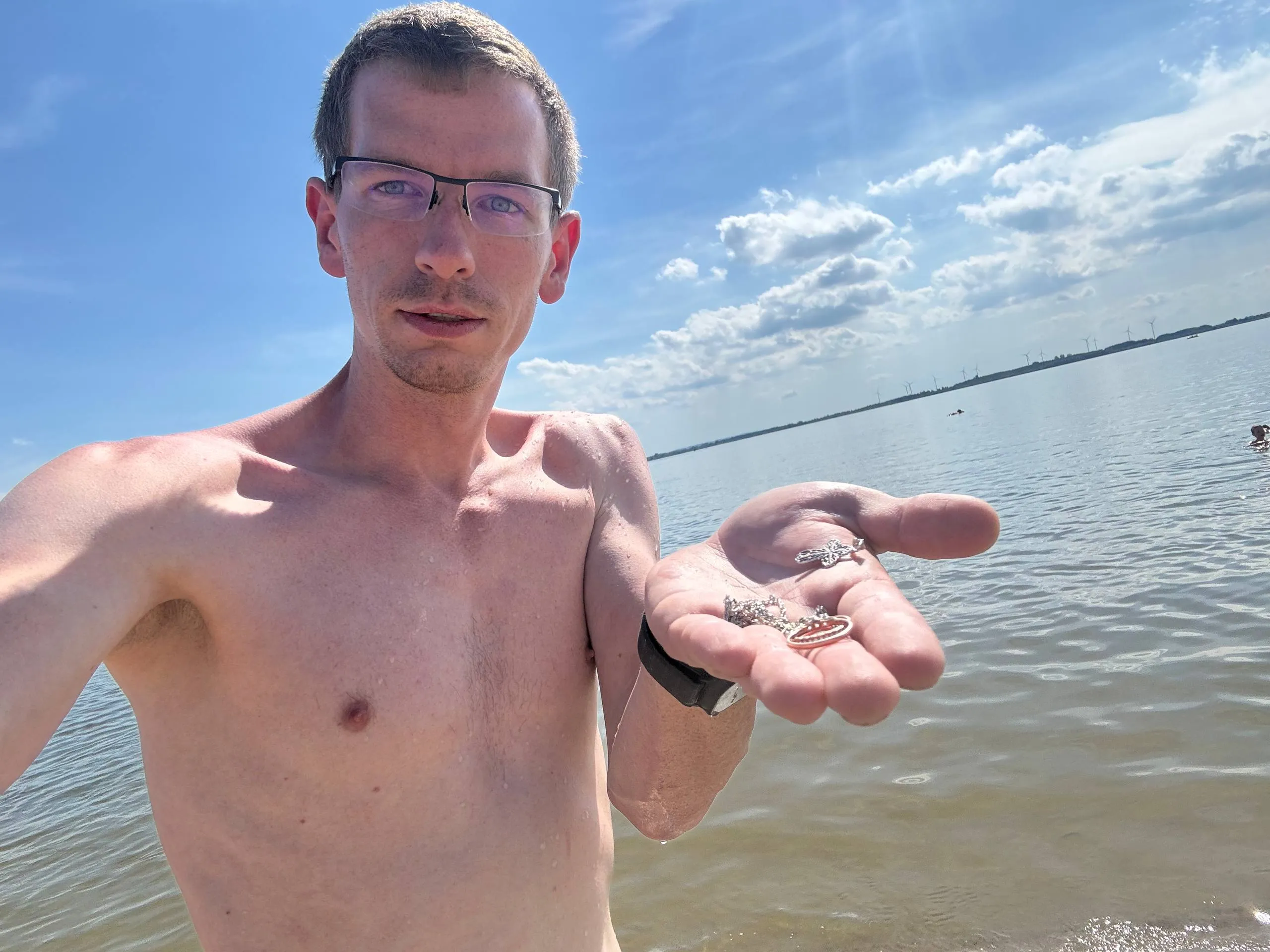 Vier Schmuckstücke aus dem Dümmer See geborgen
