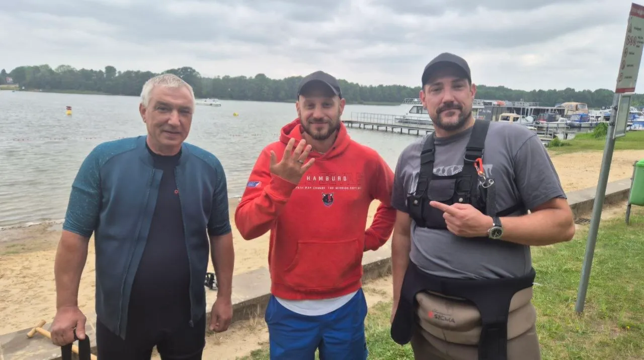 Ehering beim Football im See verloren – in Brandenburg geborgen
