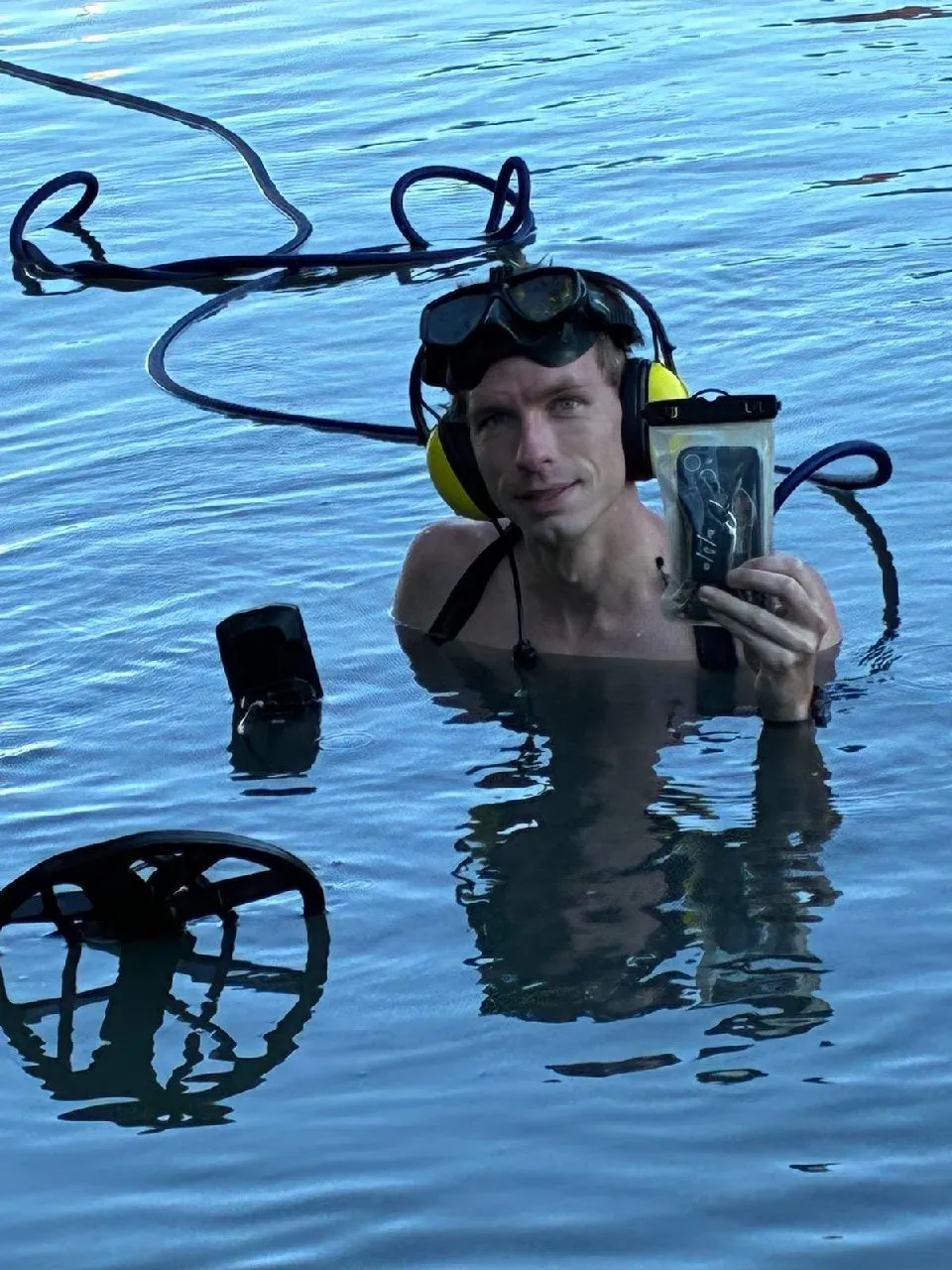 Handy und Autoschlüssel aus dem Stichkanal geborgen