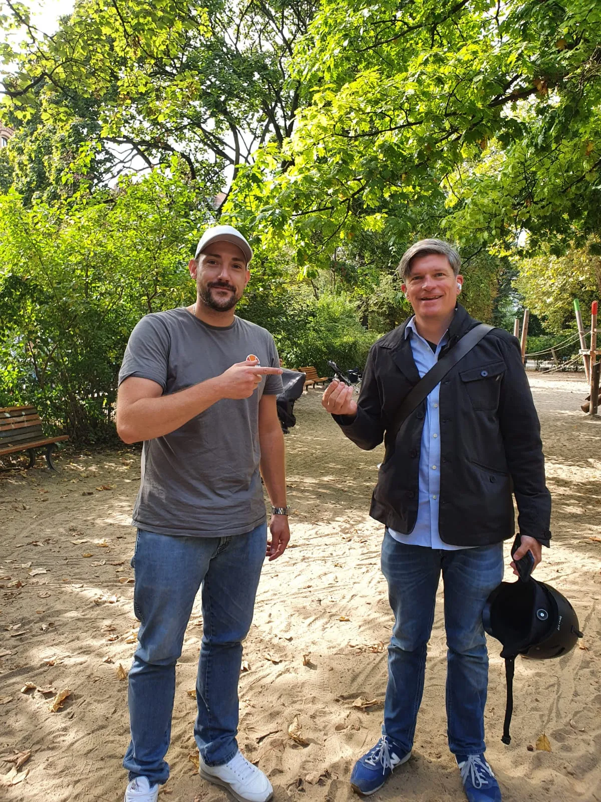 Bild 2 zum Auftrag Ehering auf einem Spielplatz in Berlin verloren