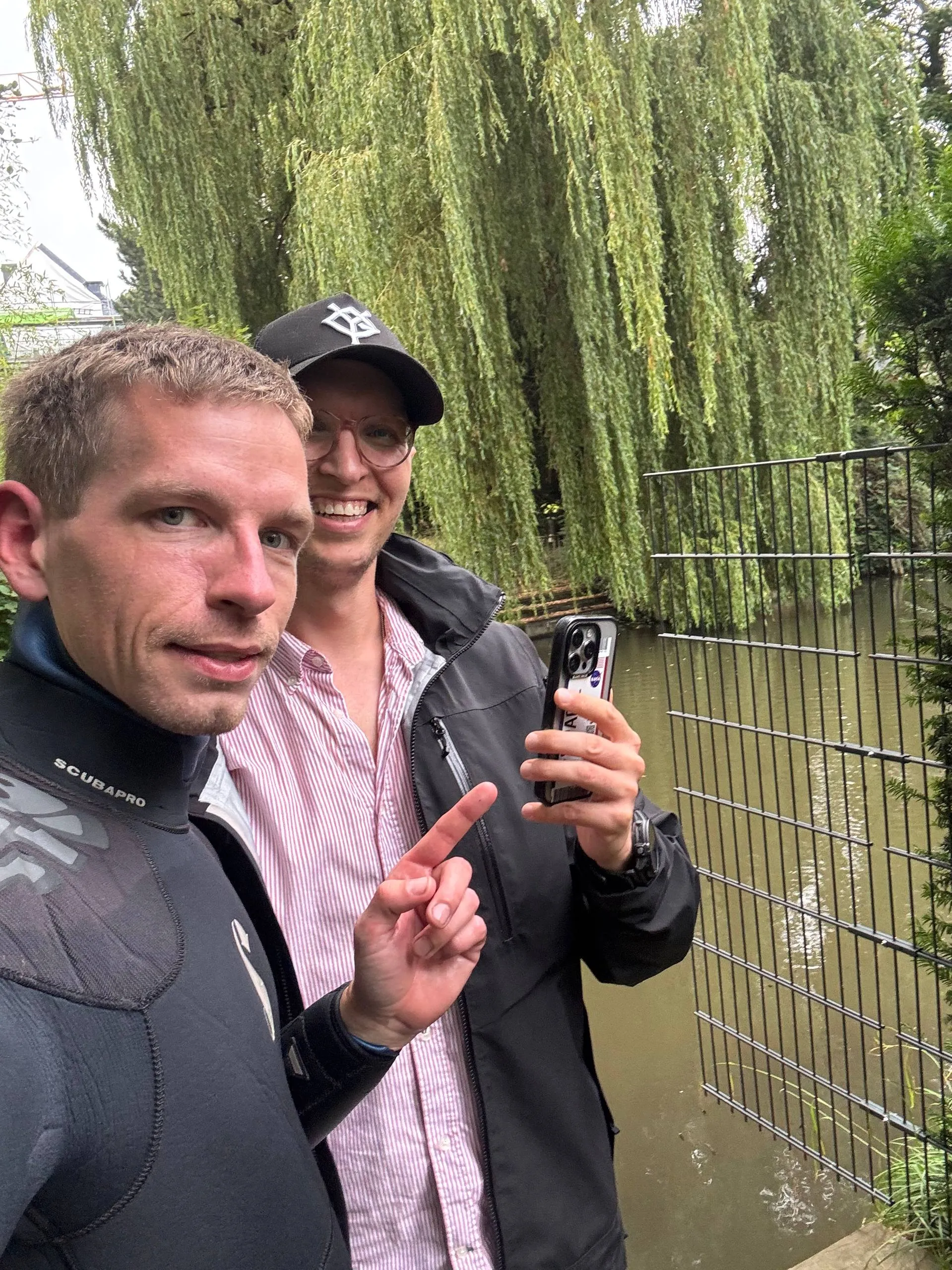 Foto 2 vom Einsatz: iPhone aus dem Kanal in Buchholz zurückgeholt