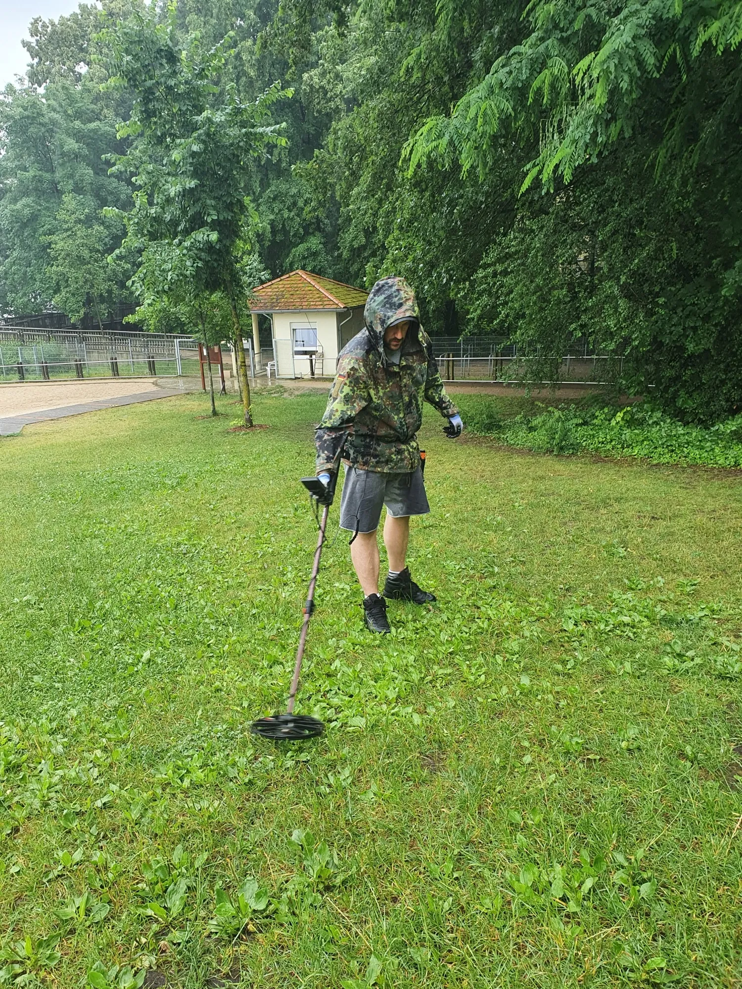 Foto 2 vom Einsatz: Auch strömender Regen und das schlechteste Wetter, hält uns nicht vom Helfen ab.