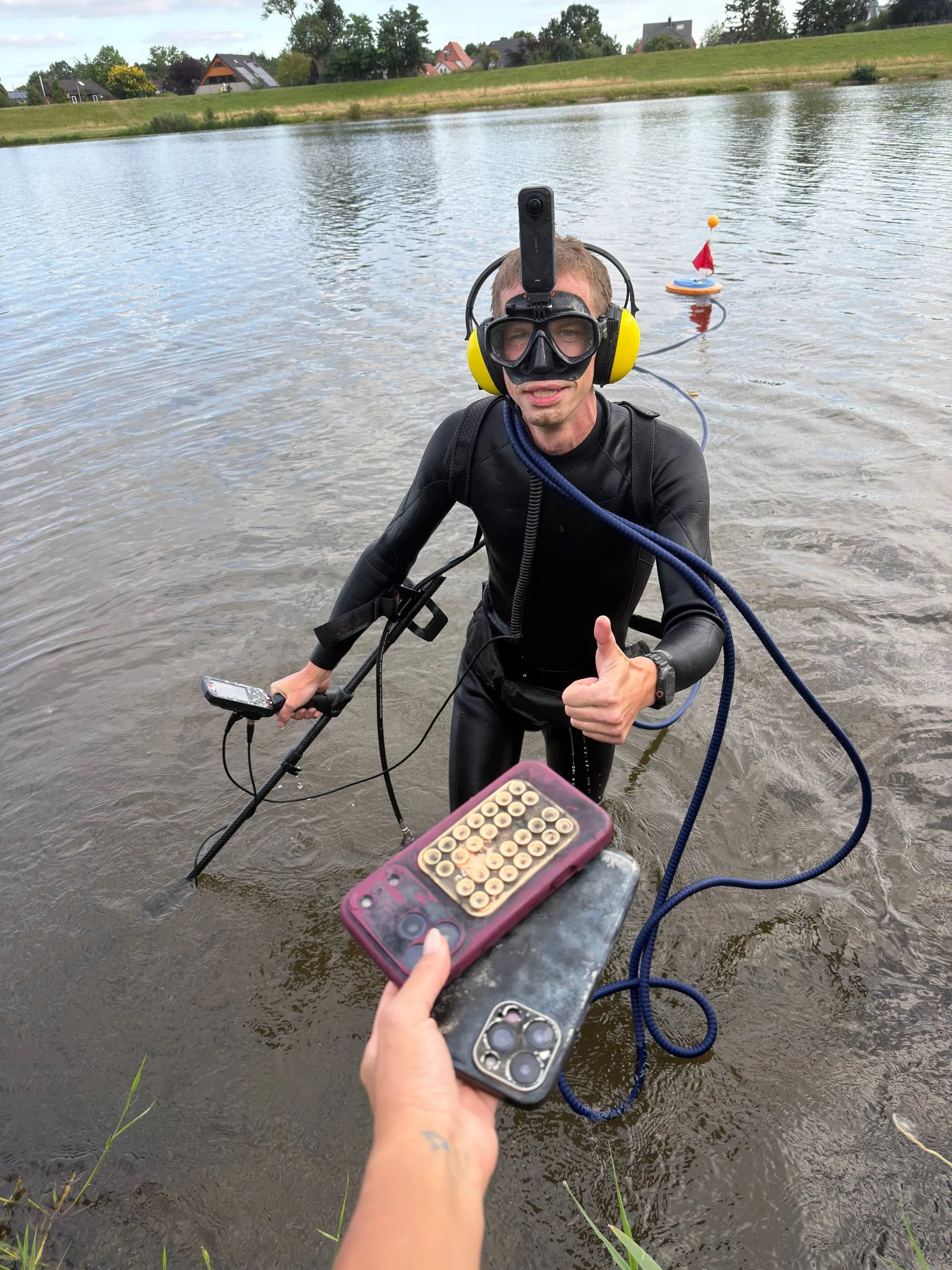 Foto 2 vom Einsatz: Zwei iPhones aus der Weser geborgen – am Werdersee