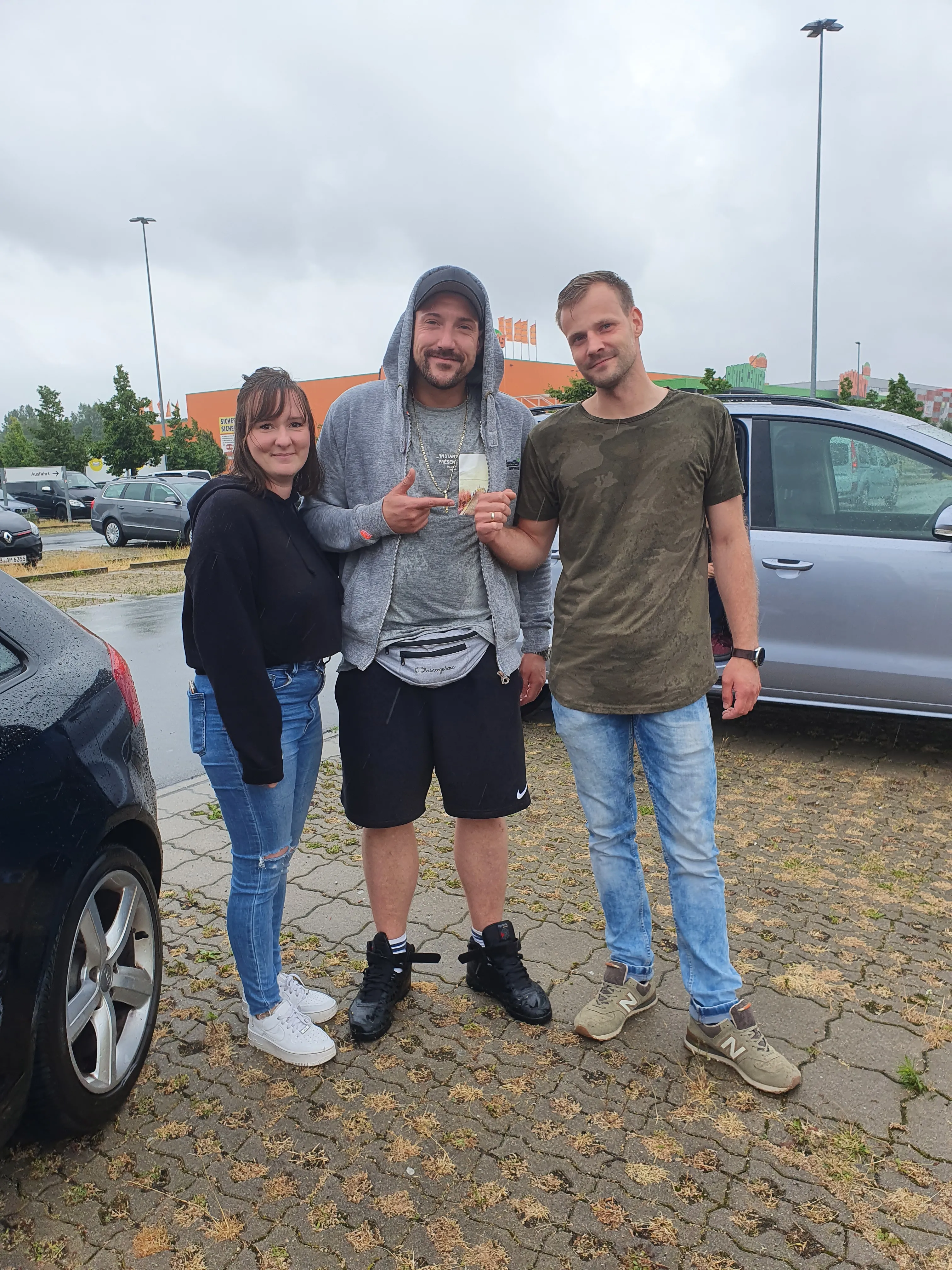 Bild 4 zum Auftrag Auch strömender Regen und das schlechteste Wetter, hält uns nicht vom Helfen ab.