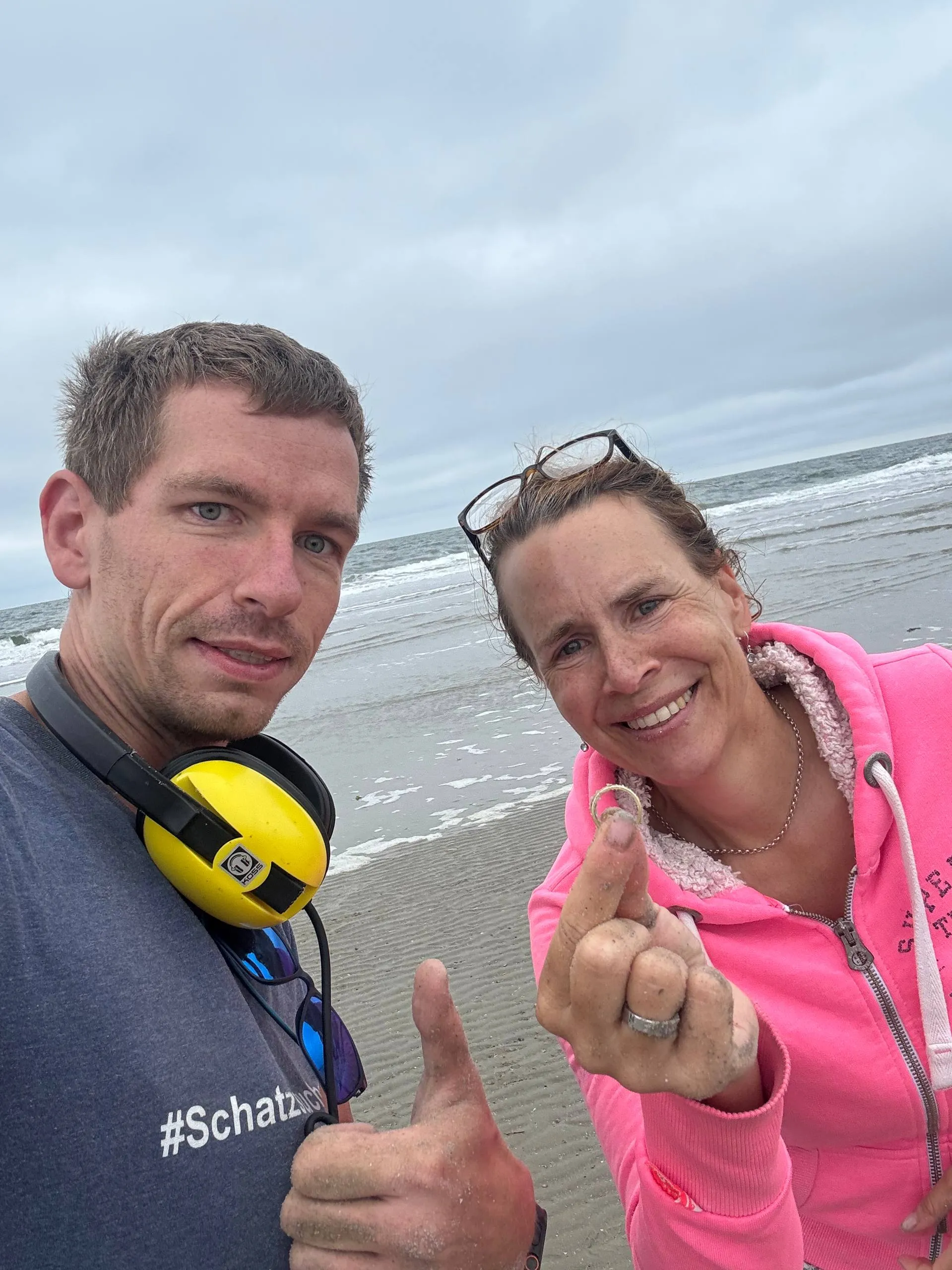 Foto 6 vom Einsatz: Verlorener Ring auf Norderney aus der Nordsee geborgen