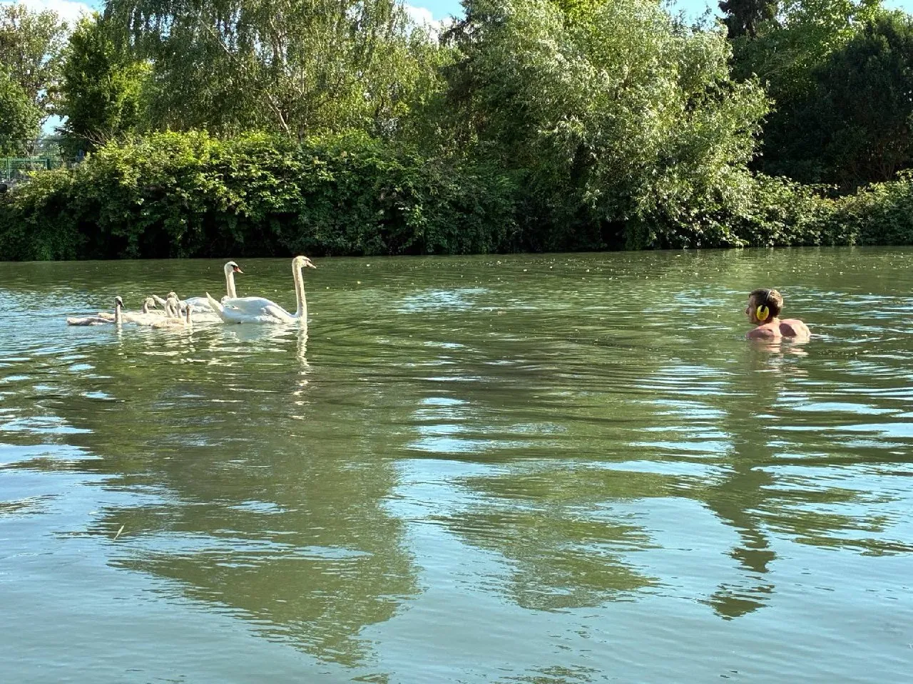 Foto 8 vom Einsatz: Handy und Autoschlüssel aus dem Stichkanal geborgen