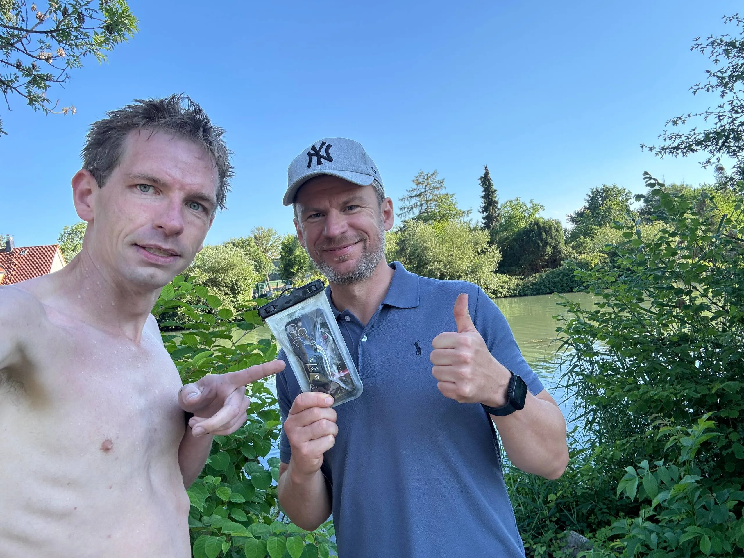 Foto 9 vom Einsatz: Handy und Autoschlüssel aus dem Stichkanal geborgen